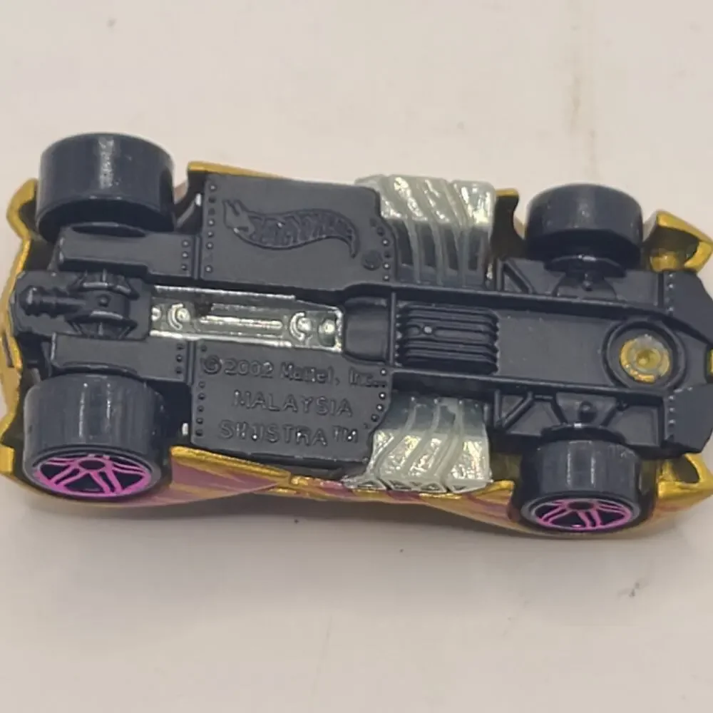 Hot Wheels Gold Sinistra 1:64 Diecast Car Mattel 2002 Loose Toy